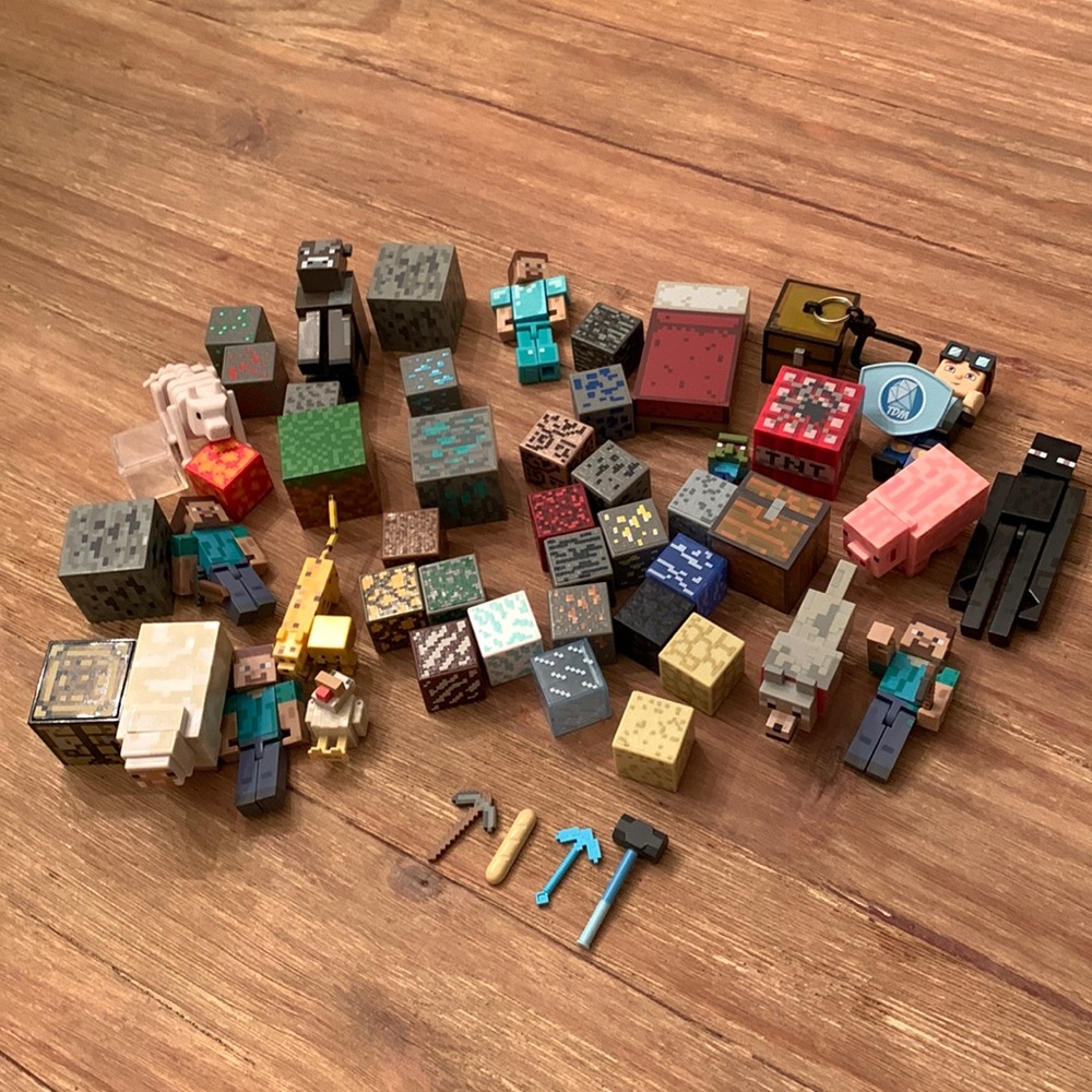 Minecraft blocks and figures play set